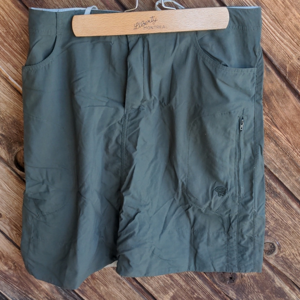 Moutain Hardwear skirt green nylon size 6